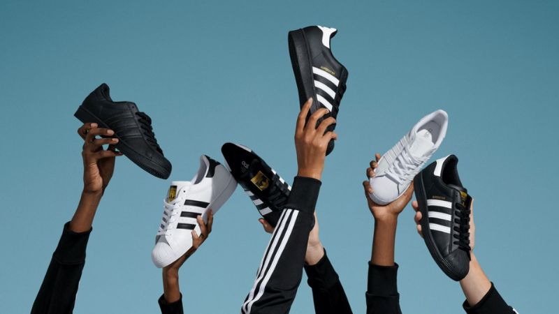 Những đôi giày của hãng Adidas luôn thu hút đông đảo giới trẻ