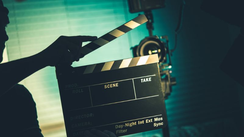 Clapperboard được sử dụng trong sản xuất video trước những chảnh quay