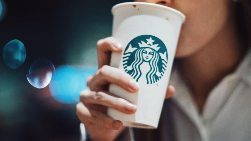 Vào mùa đông năm 2013, Starbucks đã thực hiện một chiến dịch sáng tạo trên mạng xã hội