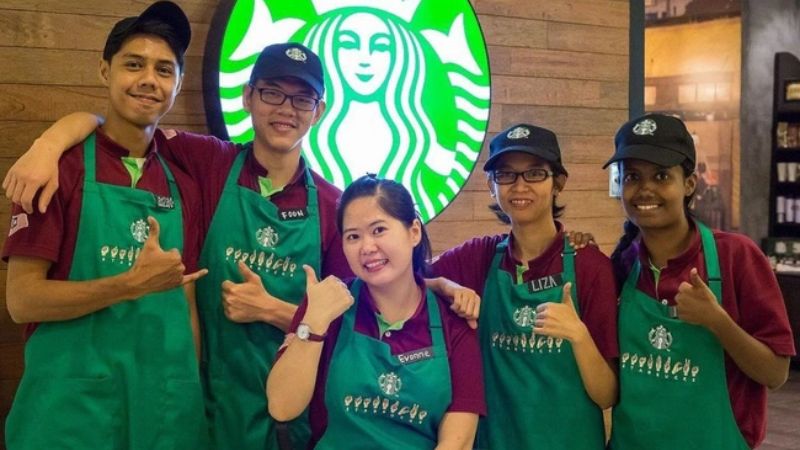 Starbucks sở hữu một đội ngũ nhân viên hùng hậu, nổi bật bởi sự đa dạng về văn hóa, xuất thân và sở thích