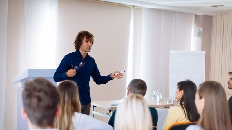 Phương pháp & chương trình giảng dạy